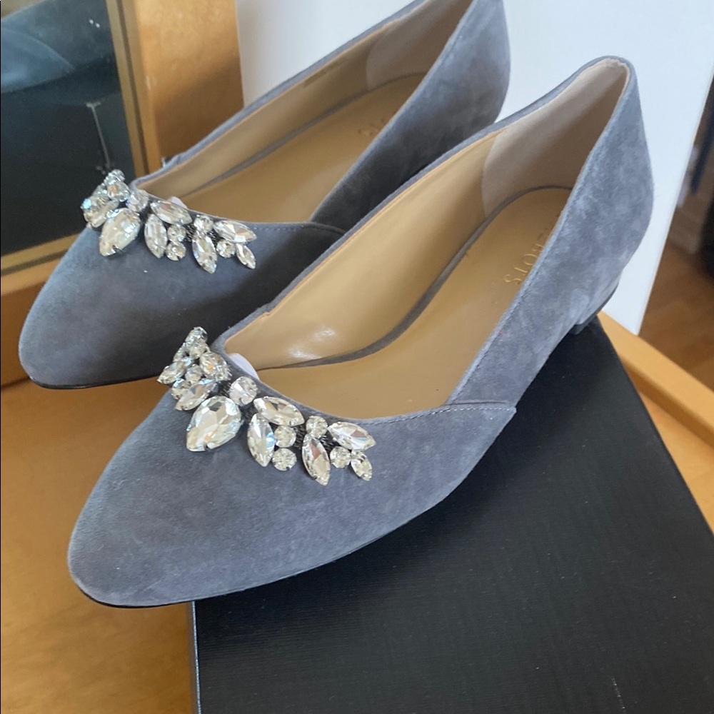 Chic Gray Flats with Crystal Embellishments and Comfort Fit